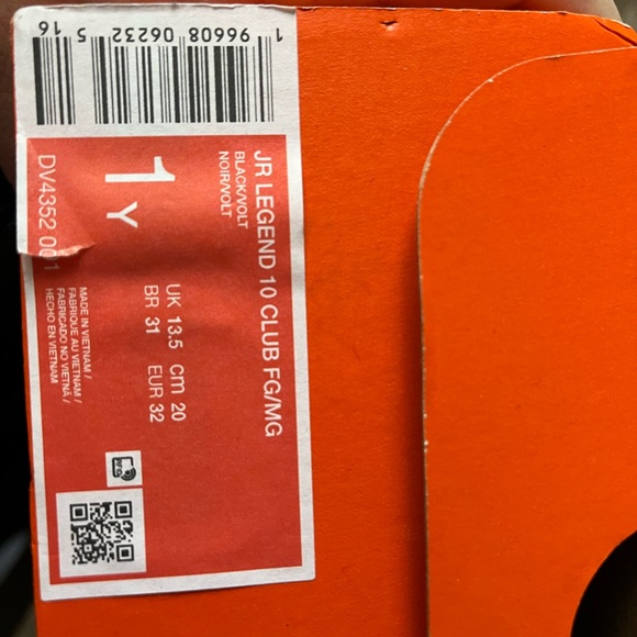 Nike Kids Black and Yellow Soccer Cleats - Picture 5 of 5